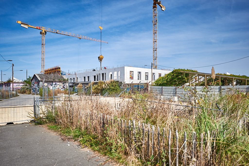 A+Architecture construit une école & des logements étudiants à Bastide Niel