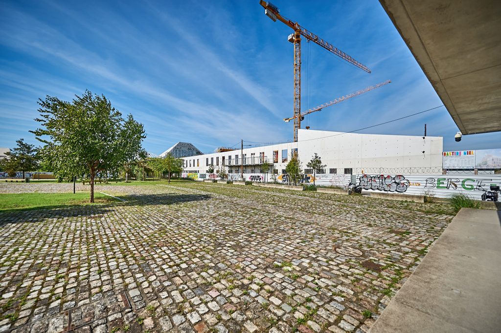 A+Architecture construit une école & des logements étudiants à Bastide Niel