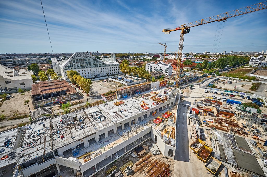 A+Architecture construit une école & des logements étudiants à Bastide Niel